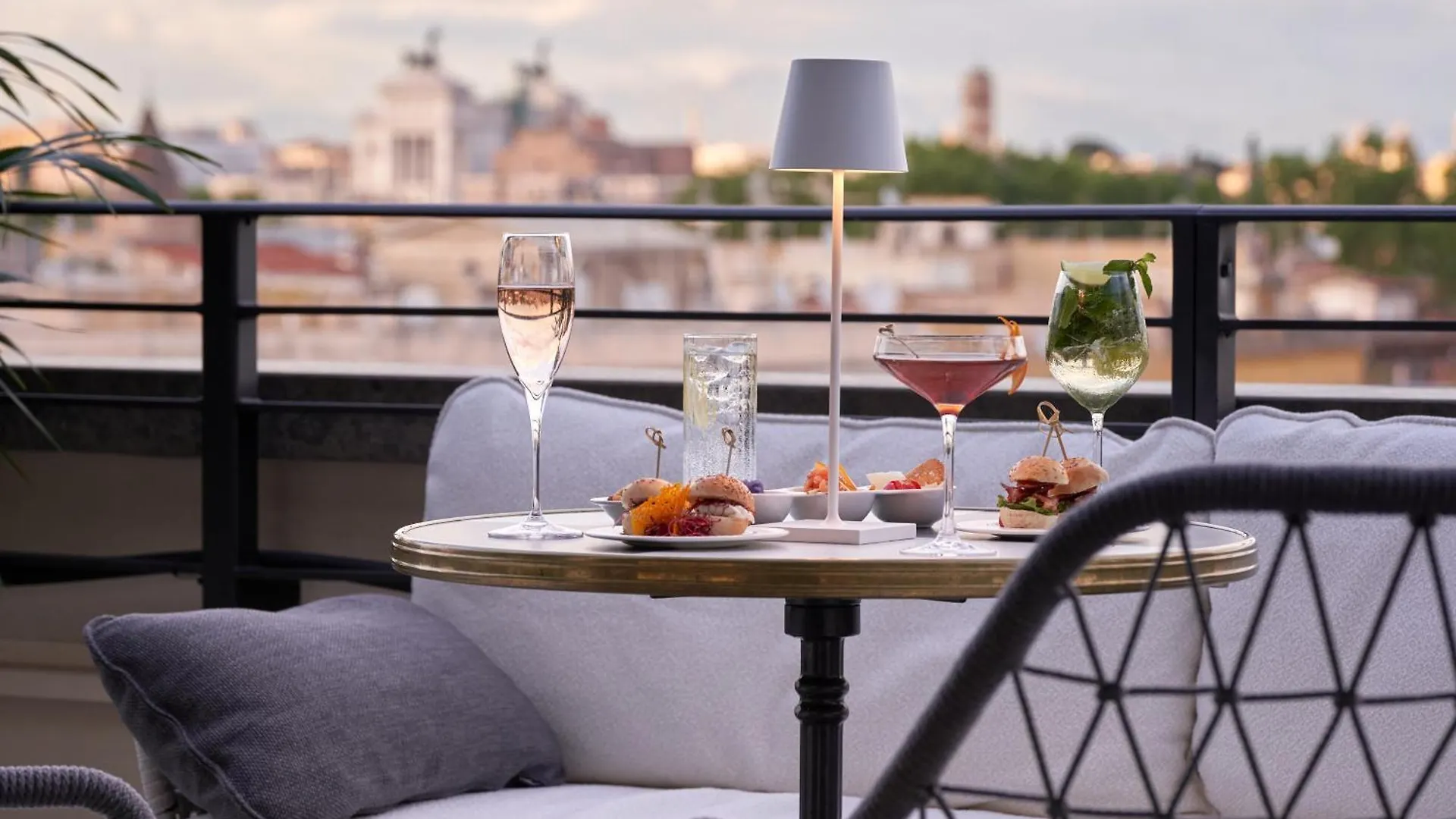 Una Hotels Trastevere Roma 4*,  İtalya